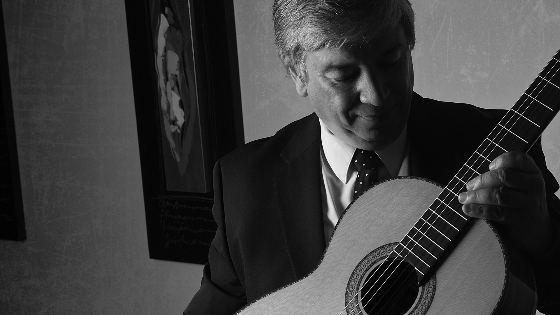 Pablo Ortiz con su guitarra